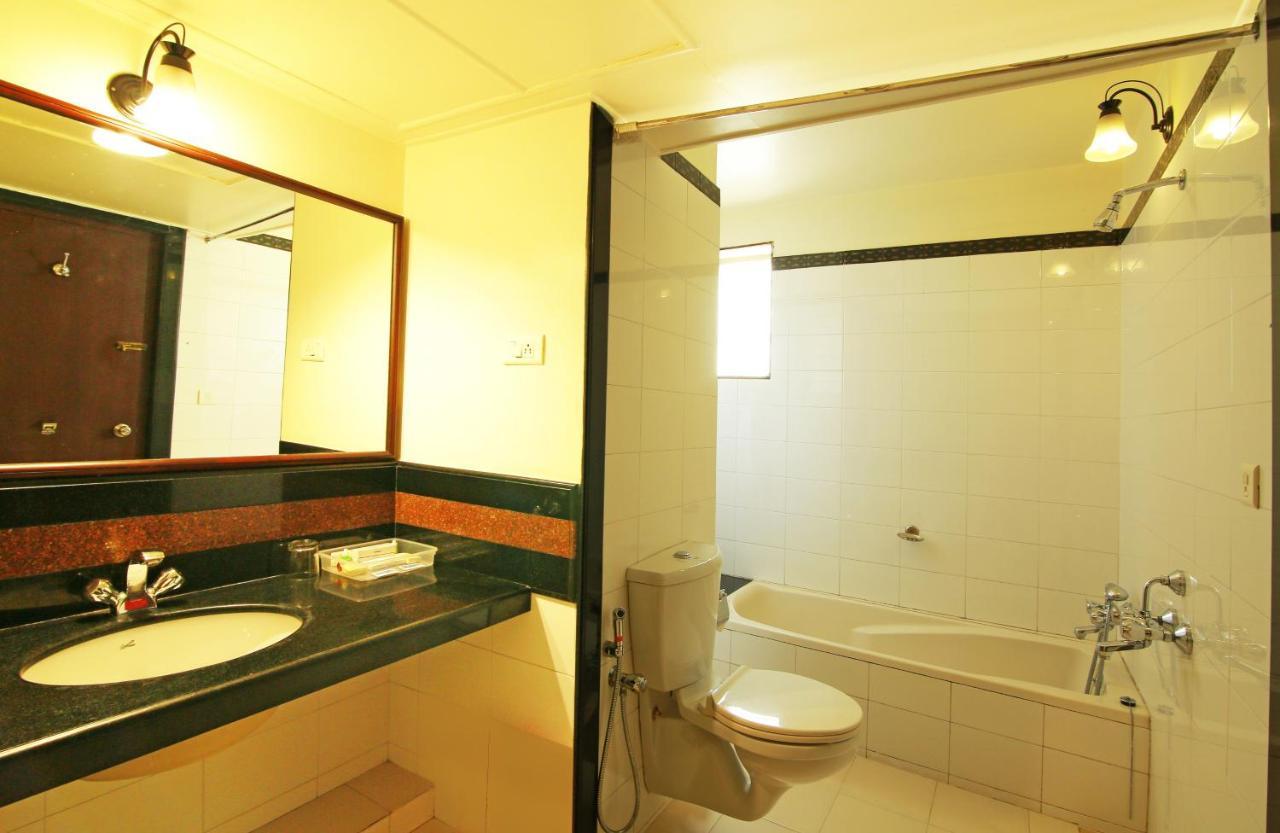 Royal Omars Hotel Kannur Exterior photo